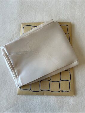 Bedsure Classic Cream pillowcases - Soft Satin Finish